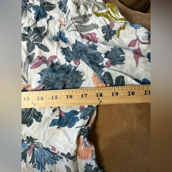Free People Women's Ivory Floral Violet Hill Plunging Ruffle-Detail Top Size 8 - Picture 4 of 8